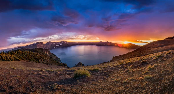 Sunburst Panorama Over Crater Lake — Stock Photo, Image