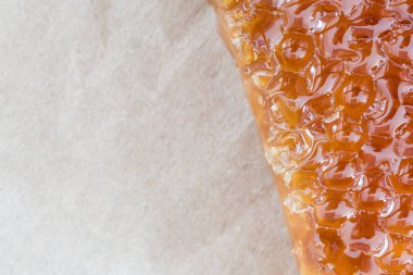 Kahverengi kağıt ve bal tarak kenar