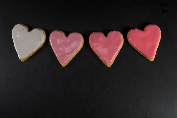 Bending Line of Frosted Heart Cookies — Stock Photo, Image