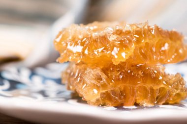 Yakın kadar yığılmış bal tarak sessiz