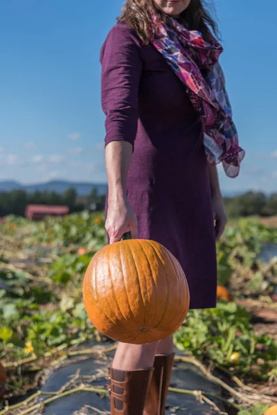 Carving Pumpkin Being Swung by Woman — Stock Photo, Image