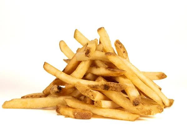 Pile moyenne de frites sur blanc — Photo