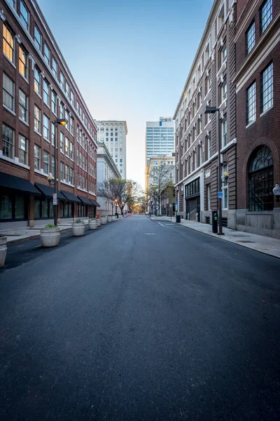Calle tranquila de la ciudad — Foto de Stock