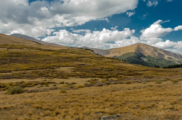 Helling van Colorado bergen in vroeg val — Stockfoto