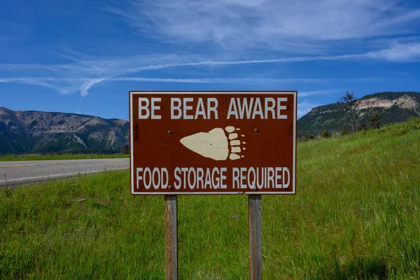 Be Bear Aware Sign recuerda a las personas que deben usar un almacenamiento adecuado de alimentos — Foto de Stock