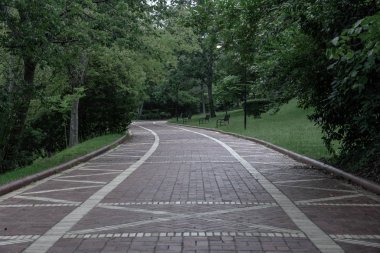 Kapalı Kaplıcalardaki Büyük Gezintinin Sönük Renkleri