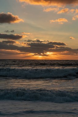 Sahilde gün batımı