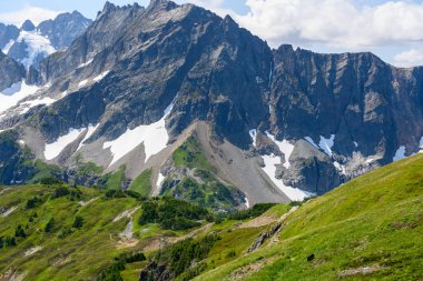 Patika Rüzgarı Otlaklı Alp Çayırları