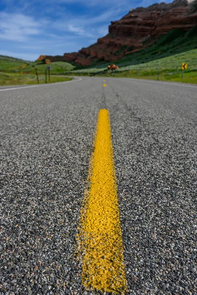 Yellow Stripe Red Rocks — Stock Photo, Image