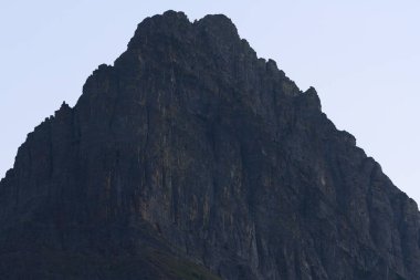 Buzuldaki Sarp Uçurum