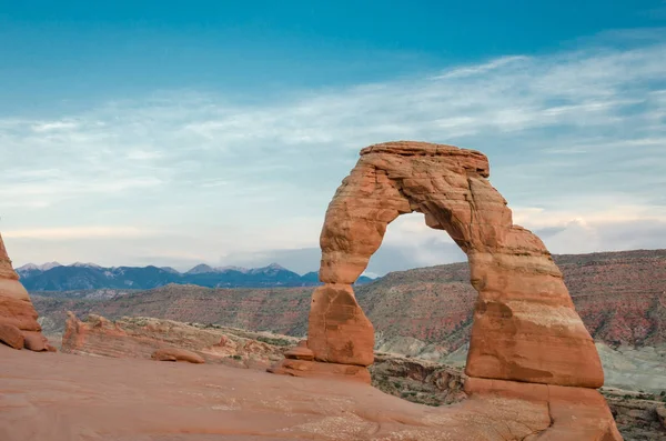 Delicate Arch with Sky Copy Space — ストック写真