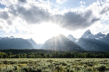 Moran Dağı Wyoming 'de güneş doğuşunu kaplıyor.