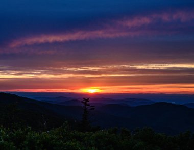 Doğu Tennessee 'deki Blue Ridge Dağları' nda Günbatımı Silindi