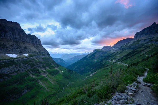 Highline Trail Hugs Ridge Edge Montana Bergen — Stockfoto