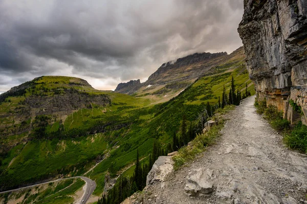 Prateleira Highline Trail Nas Montanhas Montana — Fotografia de Stock