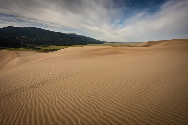 Montañas Dunas Dan Vuelta Tierra Granja Plana Valle —  Fotos de Stock