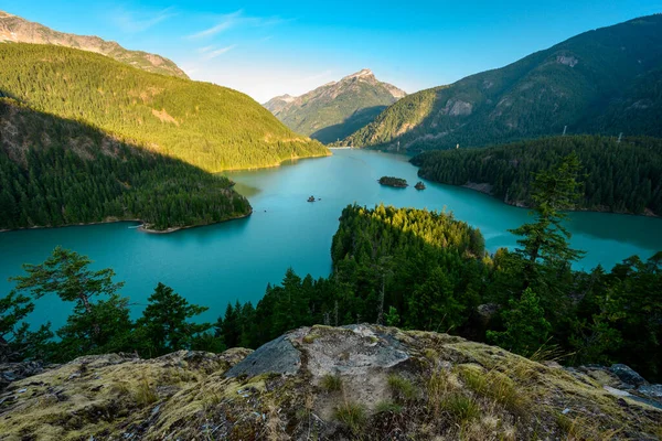 Rocce Sopra Lago Diablo Nella Calma Mattinata — Foto Stock