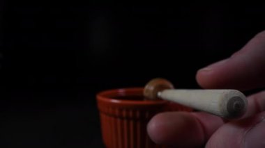 Pas El 'den Bal Kasesine Dipper' la İt