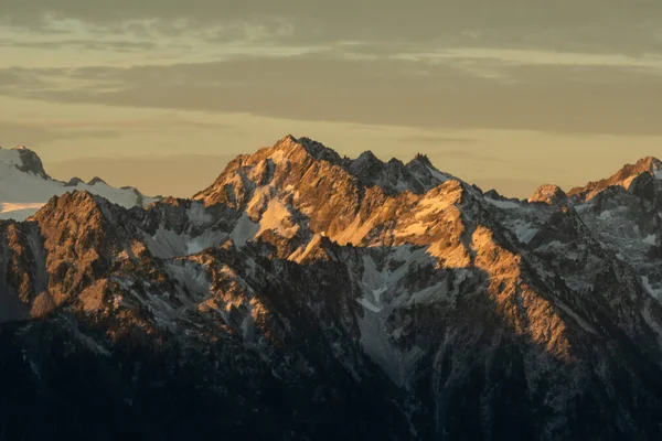 Sol Brilha Sobre Mount Olympic Range Washington Deserto — Fotografia de Stock