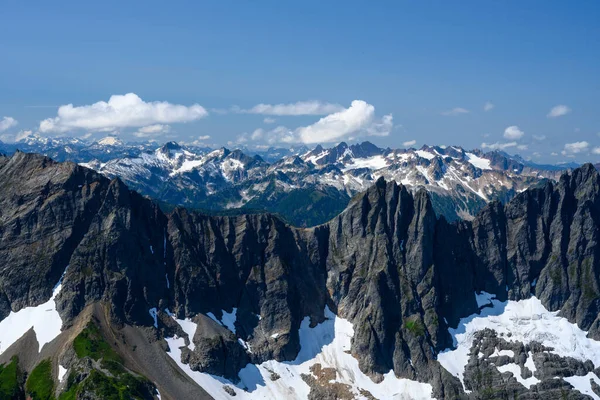Picos Irregulares Cobertos Neve Verão Nas Montanhas Washington — Fotografia de Stock