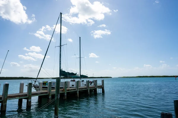 Bateau Amarré Adams Key Après Midi Ensoleillé — Photo