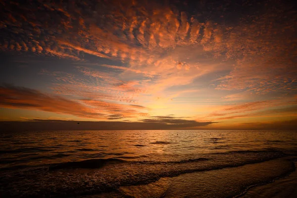 Calm Waves Land Atardecer Largo Costa Florida — Foto de Stock