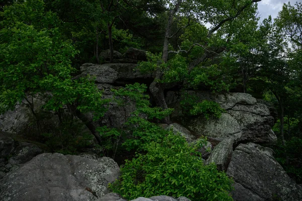 肯塔基州山麓的印地安人堡垒围岩 — 图库照片