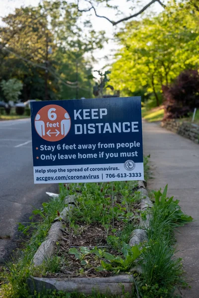 Athens Verenigde Staten April 2020 Keep Distance Sign Verstuurt Volksgezondheidsboodschap — Stockfoto