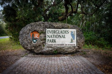 Homestead, ABD: Florida Park 'ın popüler girişinde Everglades Ulusal Parkı tabelası