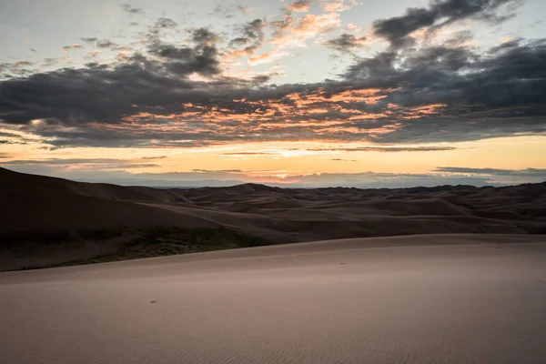 Puesta Sol Sobre Interminables Dunas Arena Desierto Colorado —  Fotos de Stock