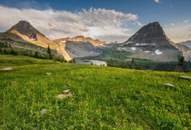 Ayı Şapkası Dağı ve Yazın Saklı Göl