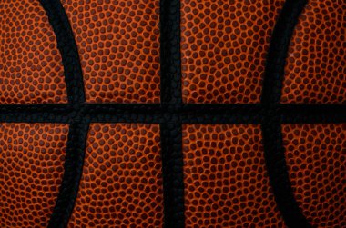 Dikişlerin bir basket topunda buluştuğu yere odaklan.