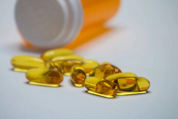 C vitamini sarı haplar, C vitamini korona virüsünü tedavi etmek için gereklidir..
