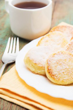 Peynirli krep masada