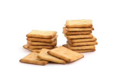 Kare krakerler beyaz arkaplanda izole.