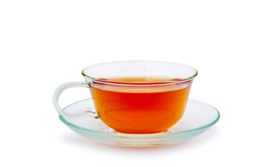 Beyaz üzerine izole edilmiş bir fincan çay
