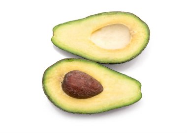 Avokado beyaz üzerine izole