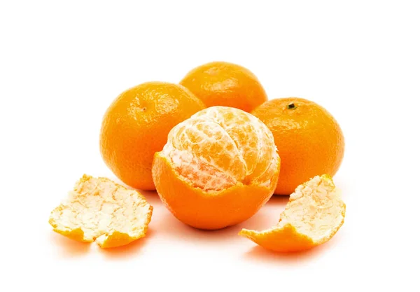 Owoce mandarynki lub mandarynki wyizolowane na białym tle — Zdjęcie stockowe