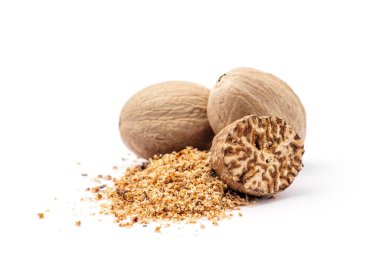 Hindistan cevizi beyaz arkaplanda izole edildi