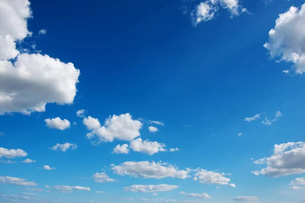 Nuvole Bianche Nel Cielo Blu — Foto Stock