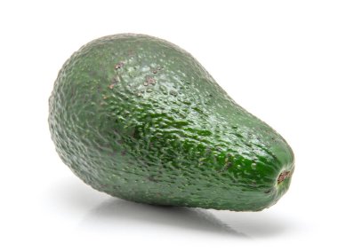 Avokado beyaz üzerine izole