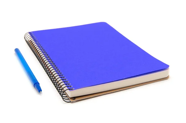 Spiralny Niebieski Notatnik Wstrzykiwacz Wyizolowane Białym — Zdjęcie stockowe
