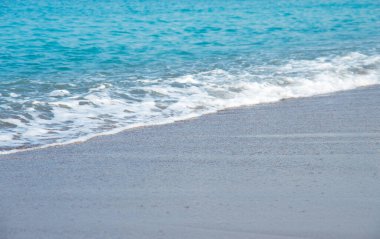 Sahildeki deniz dalgası