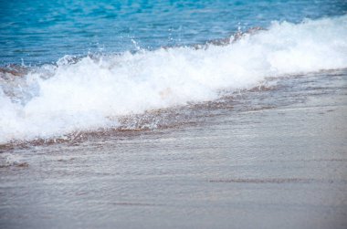Sahildeki deniz dalgası