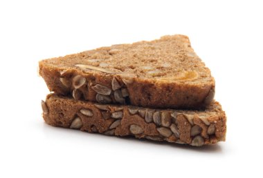 Beyaz arkaplanda izole edilmiş çavdar ekmeği