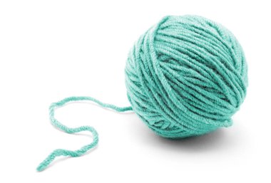 Beyaz arkaplanda iplik yumağı