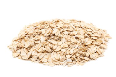 Yulaf taneleri izole edilmiş beyaz arkaplan.