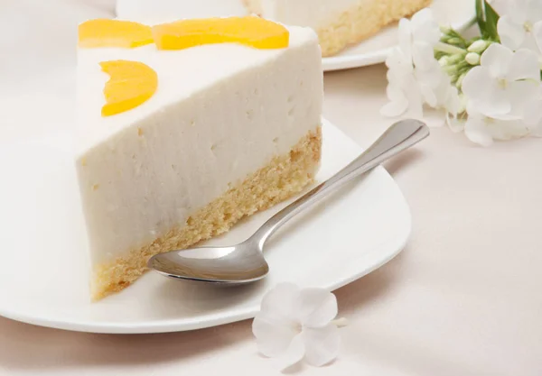 Cheesecake Peaches White Plate — Stock Photo, Image
