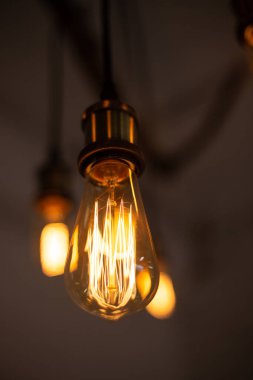 Duvardaki eski lamba