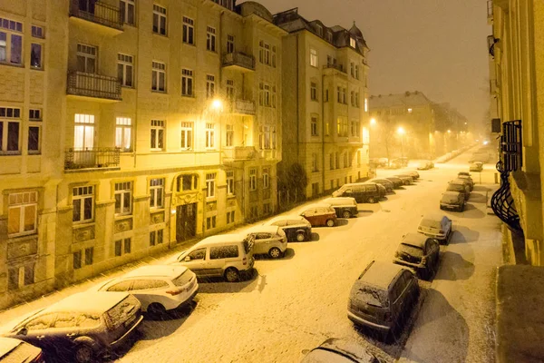 Snowy ulicy w nocy — Zdjęcie stockowe